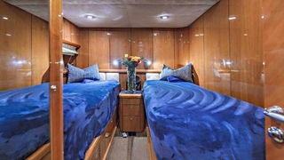 85' UNIQ Sunseeker Yacht